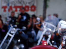 Le ministre Jambon veut « lutter contre les bandes criminelles de motards au-delà des frontières nationales »