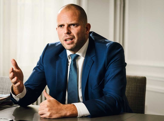 (c) Bart Dewaele Theo Francken
