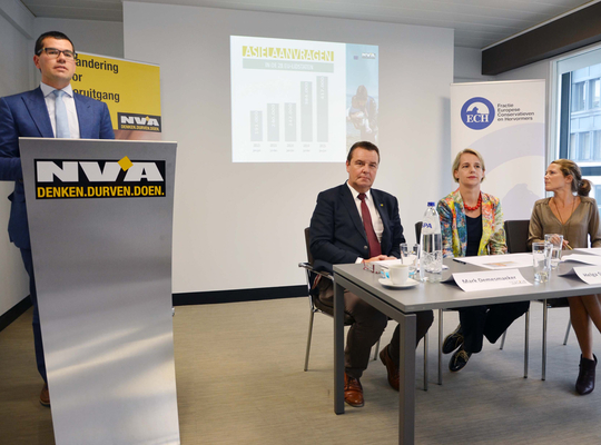 Crise de l’asile : la N-VA plaide aussi en faveur du réalisme à l’échelle européenne Crise de l’asile : la N-VA plaide aussi en faveur du réalisme à l’échelle européenne
