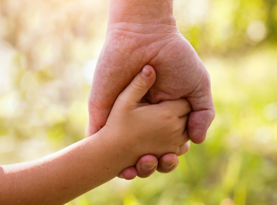 Après vingt ans, la Chambre vote un statut pout les parents nourriciers