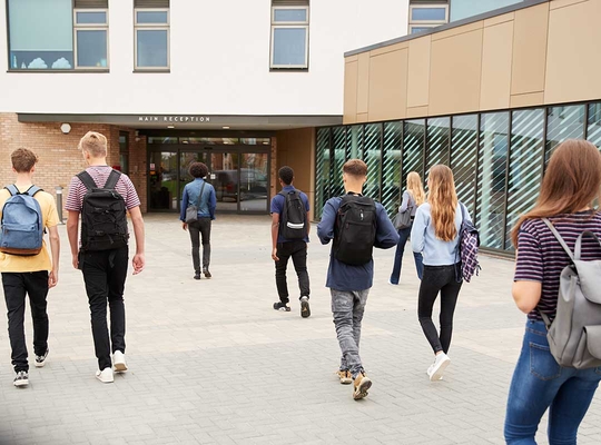 Contrats École : le gouvernement bruxellois dépasse largement ses compétences