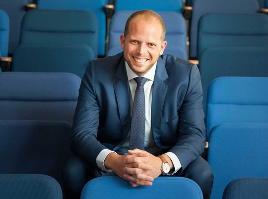 (c) Anne Deknock Theo Francken